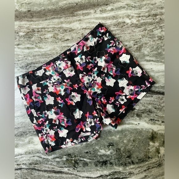 Express Womens Floral Shorts Size 4 - Picture 1 of 4